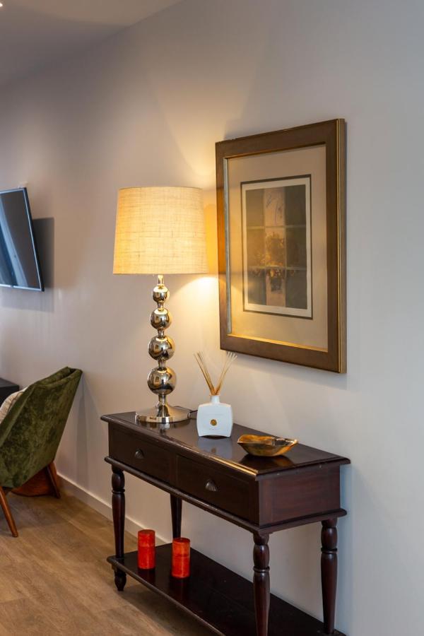 Stupendo- Two Rooms, Patio With Refreshing Pond-Center-Air Conditioning-Free Park Lisboa المظهر الخارجي الصورة